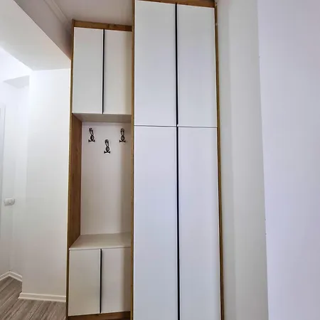 Cozy 2br Free Parking-wifi-ac-dryer 아파트 티라나