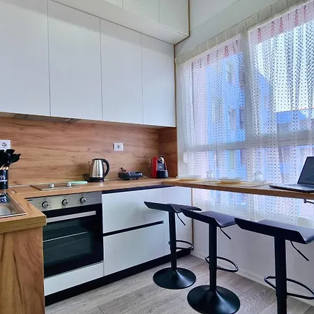 Cozy 2br Free Parking-wifi-ac-dryer * 티라나