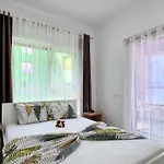 Cozy 2br Free Parking-wifi-ac-dryer 地拉那