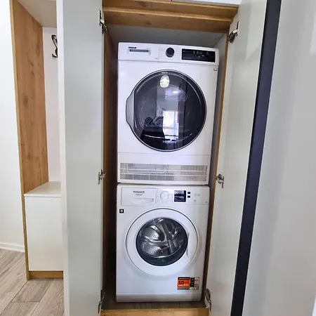 Cozy 2br Free Parking-wifi-ac-dryer 公寓
