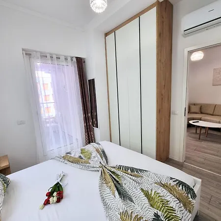 Cozy 2br Free Parking-wifi-ac-dryer Apartamento Tirana