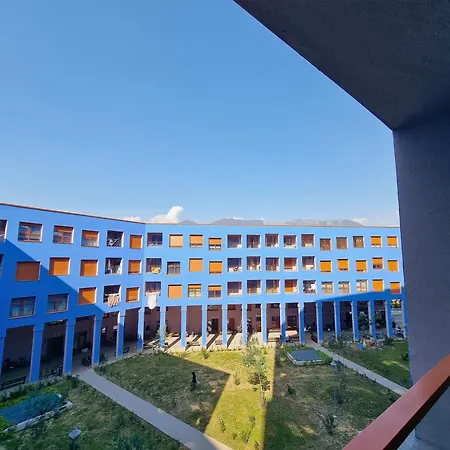 Apartment Brand-new 2 Bedroom *